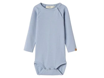 Body fra Lil' Atelier i zen blue med lange ærmer og trykknapper