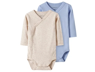 Name It body 2-pak i farverne chambray blue og peyote melange med wraplukning