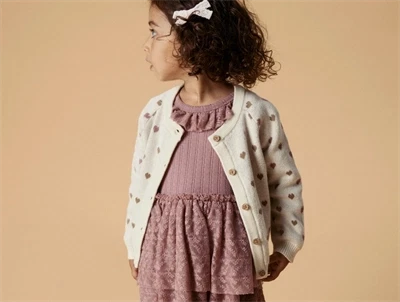 Barn iført Lil\' Atelier kjole i rosa nuance med tyl