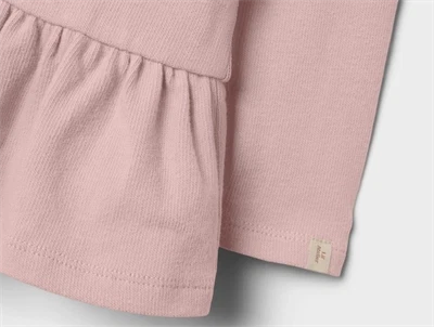 Lil\' Atelier bluse i rosa nuance med peplumkant