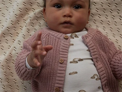Lil Atelier body coconut milk med ribstruktur og trykknapper