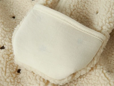 Lil\' Atelier køredragt hvid med hjerter i teddyfleece fold detaljer