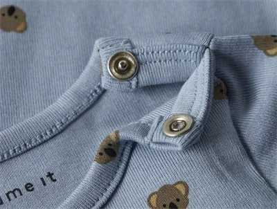 Name It body dusty blue med bamseprint