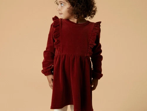 Barn iført Lil\' Atelier kjole i red dahlia velour med flæser