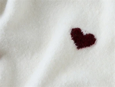 Name It striktrøje hvid med bordeaux hjerter detalje