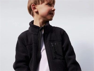 Name It teddyjakke i sort på model  