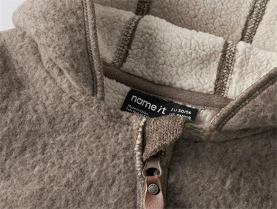 Name It fleece køredragt walnut med hætte