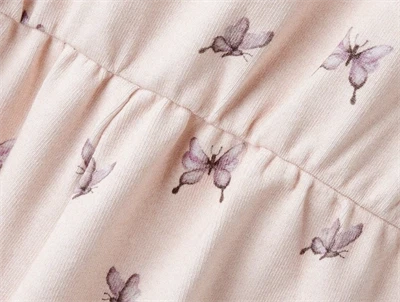 Lil\' Atelier jumpsuit i sart rosa nuance med sommerfugleprint detalje