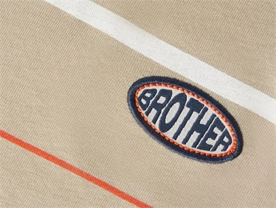 Name It t-shirt i beige nuance aluminium med brother broderi