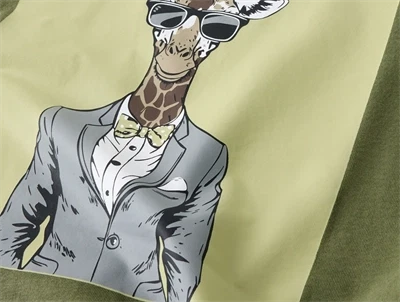 Name It t-shirt i grøn nuance olivine med grafisk giraffe motiv