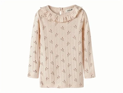 Lil' Atelier bluse i sart lyserød nuance med blomsterprint set forfra