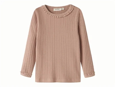 Lil' Atelier bluse i rosabrun nuance med ribstruktur set forfra