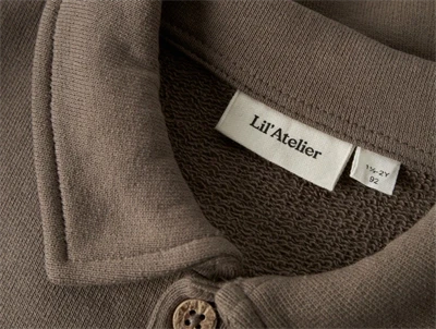 Lil\' Atelier sweatshirt shitake med krave og knapper