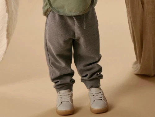 Lil\' Atelier bukser i brun nuance på model