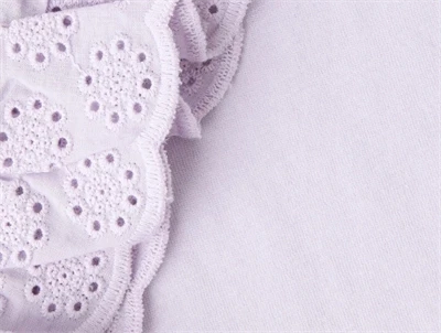 Name It top i lilla nuance orchid petal med broderede flæser