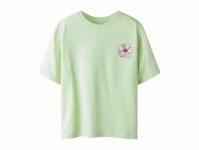 Name It t-shirt i lysegrøn nuance patina green med blomsterprint