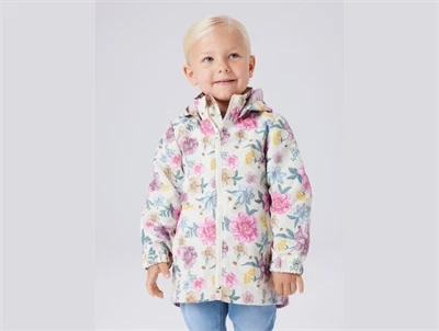 Name It blomsterjakke i beige nuance set på model