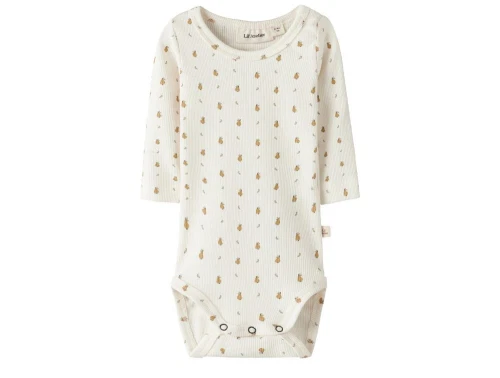 lil\' atelier body i hvid med små pærer og lange ærmer, set forfra