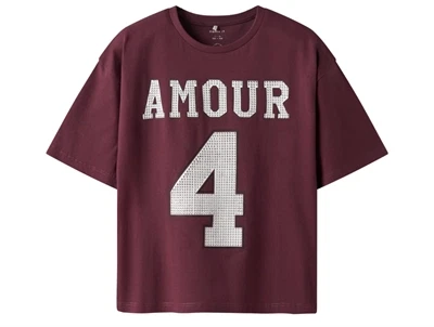 Name It t-shirt bordeaux med amour print og nitter