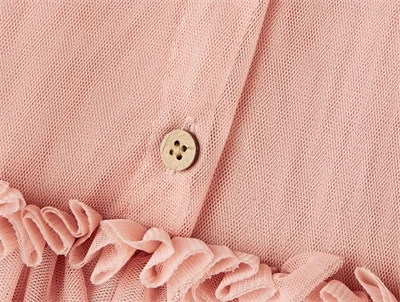 kjole i misty rose fra Lil\' Atelier med tyl og flæser