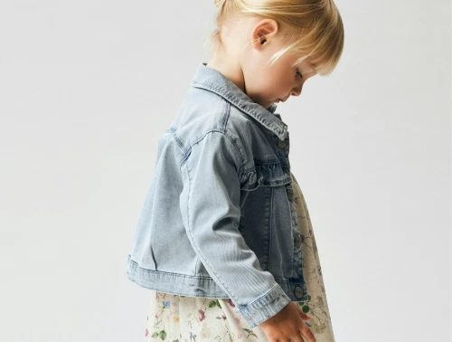 Name It denimjakke i blå nuance til børn med flæser