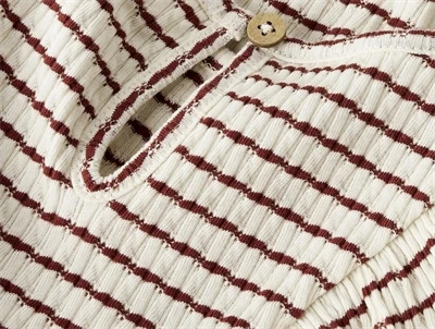 Lil\' Atelier MINI kjole i råhvid nuance med brune striber og flæsedetaljer