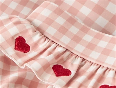 Lil\' Atelier badeble i rosa nuance med broderede hjerter