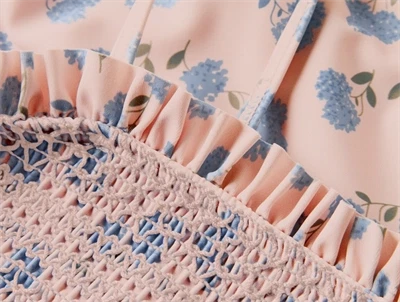 Lil\' Atelier badedragt i fersken nuance med flæsekant