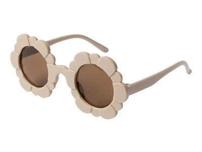 Lil' Atelier solbriller i beige nuance set fra siden
