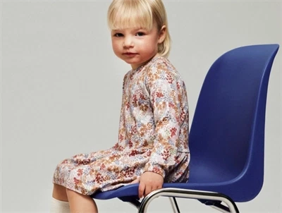 Name It kjole i lys grå nuance pumice stone på model