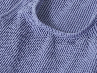 Detaljebillede af Name It badedragt lilla til børn