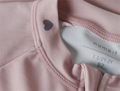 Name It uv badebluse burnished lilac hjerteprint detalje