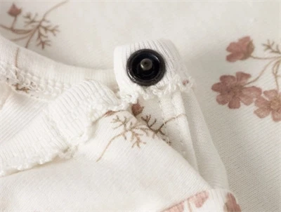 Lil\' Atelier body coconut milk med trykknap ved skulder