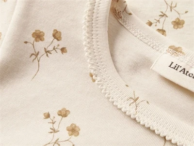 Lil\' Atelier bluse coconut milk med rund hals