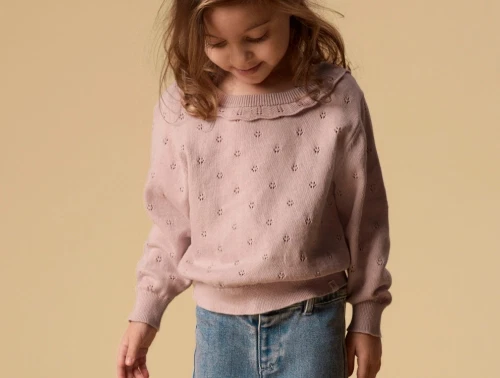 Lil\' Atelier striktrøje peach whip melange på model