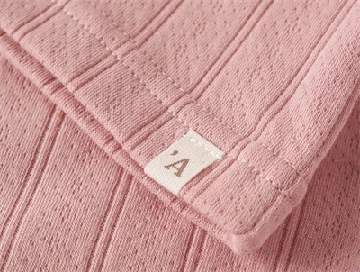 Lil\' Atelier t-shirt i rosa nuance med ribdetalje