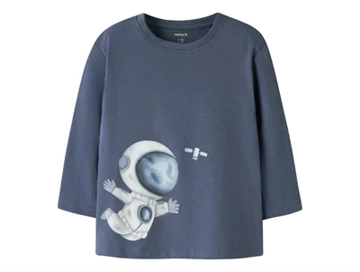 Name It bluse i blå nuance med astronaut print