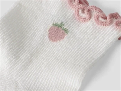 Lil\' Atelier stromper i rahvid nuance med boelgekant og print