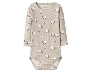 Name It body island fossil med fåreprint