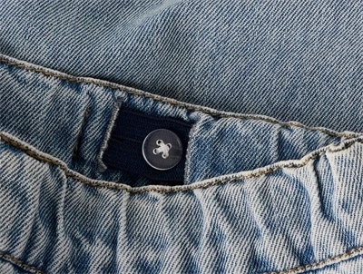 Name It jeans i lys blå denim med elastik i taljen og knapjustering