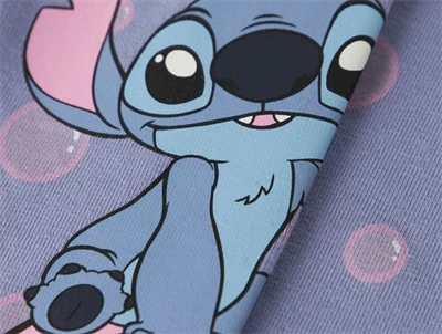 Detalje af Name It leggings med Stitch motiv