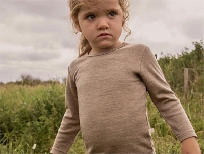 Lil' Atelier bluse i merinould og modal på barn