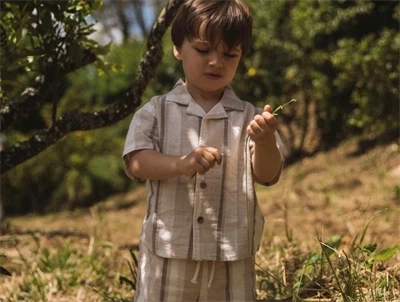 Lil' Atelier skjorte i råhvid nuance med beige striber