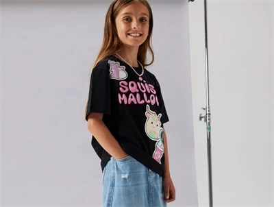 Name It t-shirt sort med Squishmallows print på model