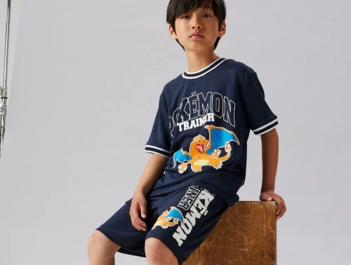 Name It t-shirt navy Pokémon trainer print på model