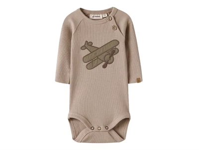 Lil\' Atelier body i beige nuance med fly print