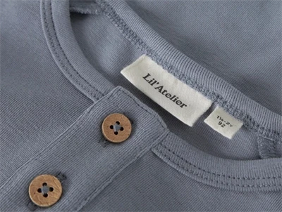 Lil\' Atelier bluse tradewinds med grandad lukning