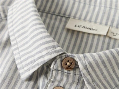 Lil\' Atelier skjorte coconut milk med knaplukning