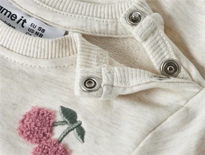 Name It sweatshirt i beige nuance med trykknapper ved skulder