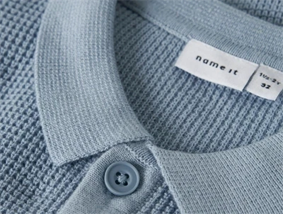 Name It børne striktrøje i strukturstrik med polo kraveName It børne striktrøje i strukturstrik med polo krave